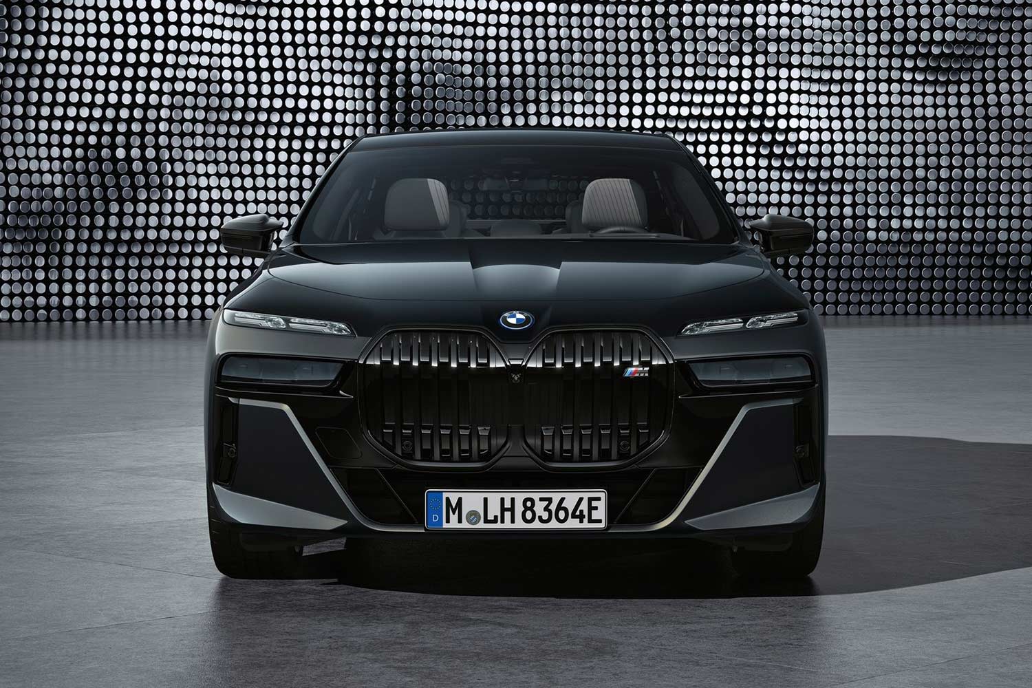 2023 BMW 7 Series M Sport M760e Front