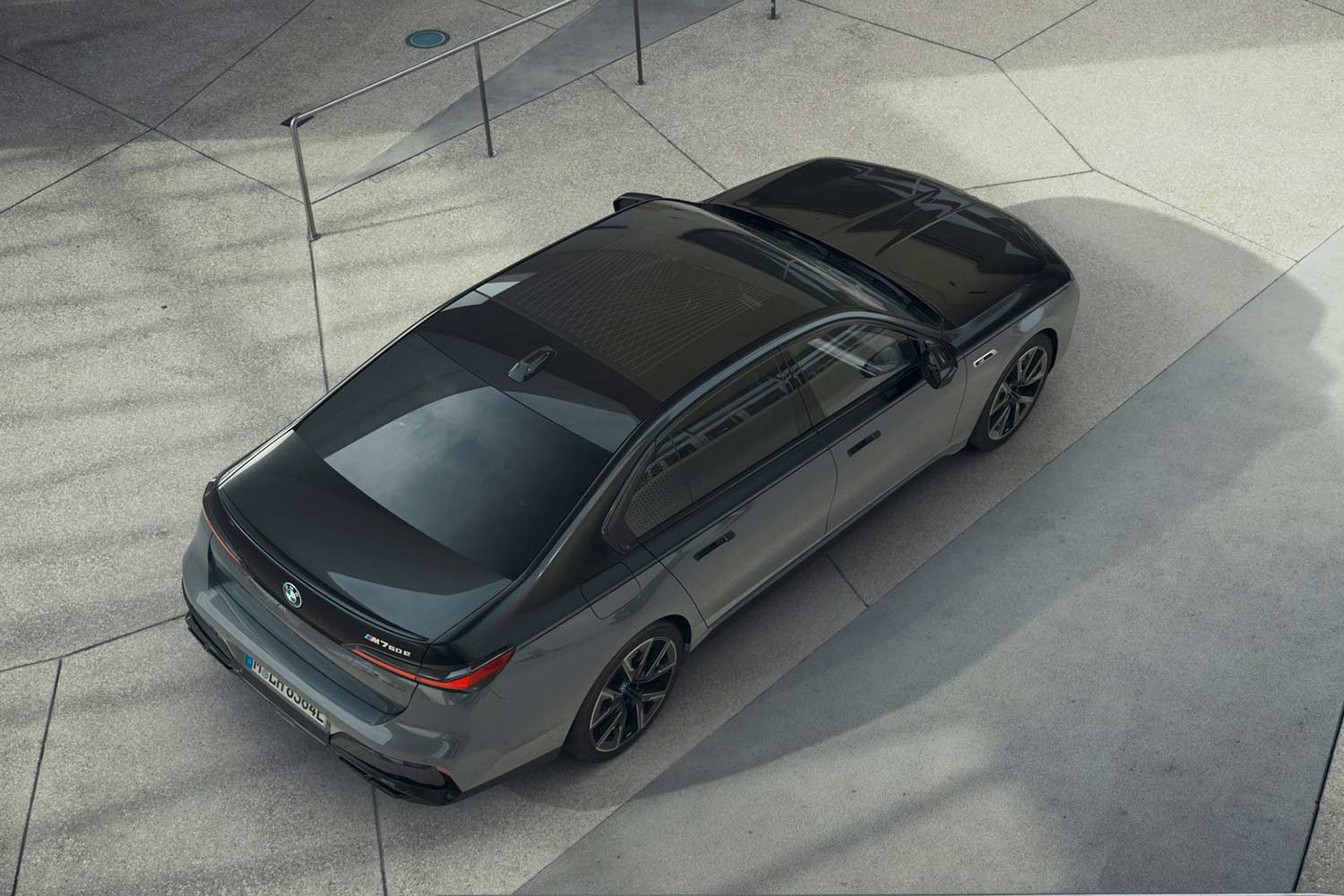 2023 BMW 7 Series M Sport M760e Top View