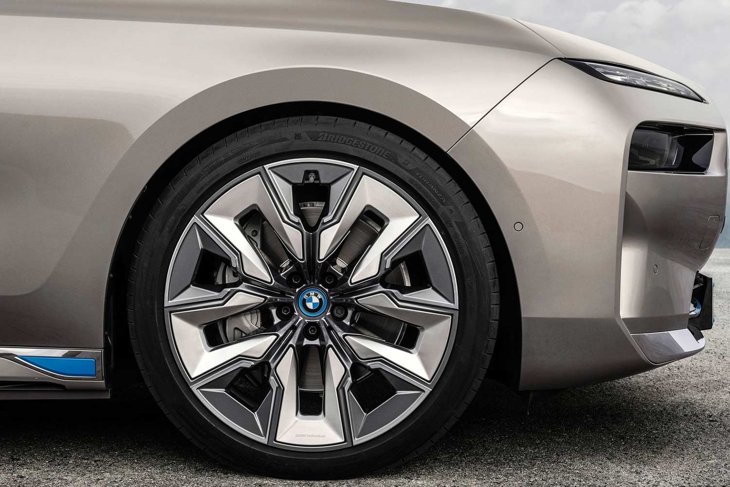 BMW i7 xDrive60 Aerodynamic wheels