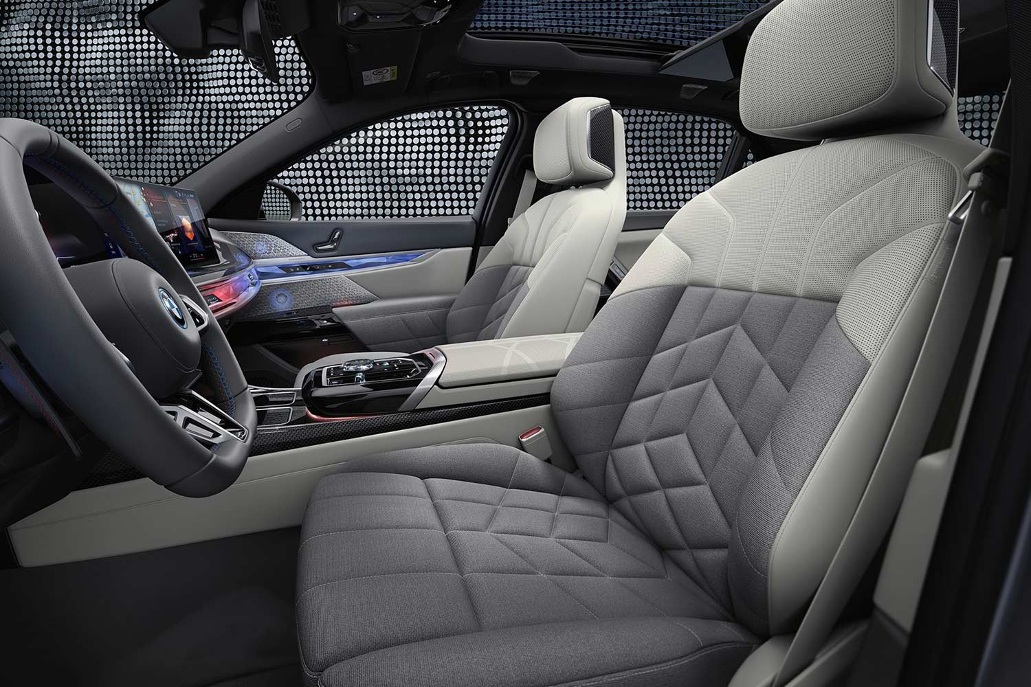 BMW i7 xDrive60 Front Seats
