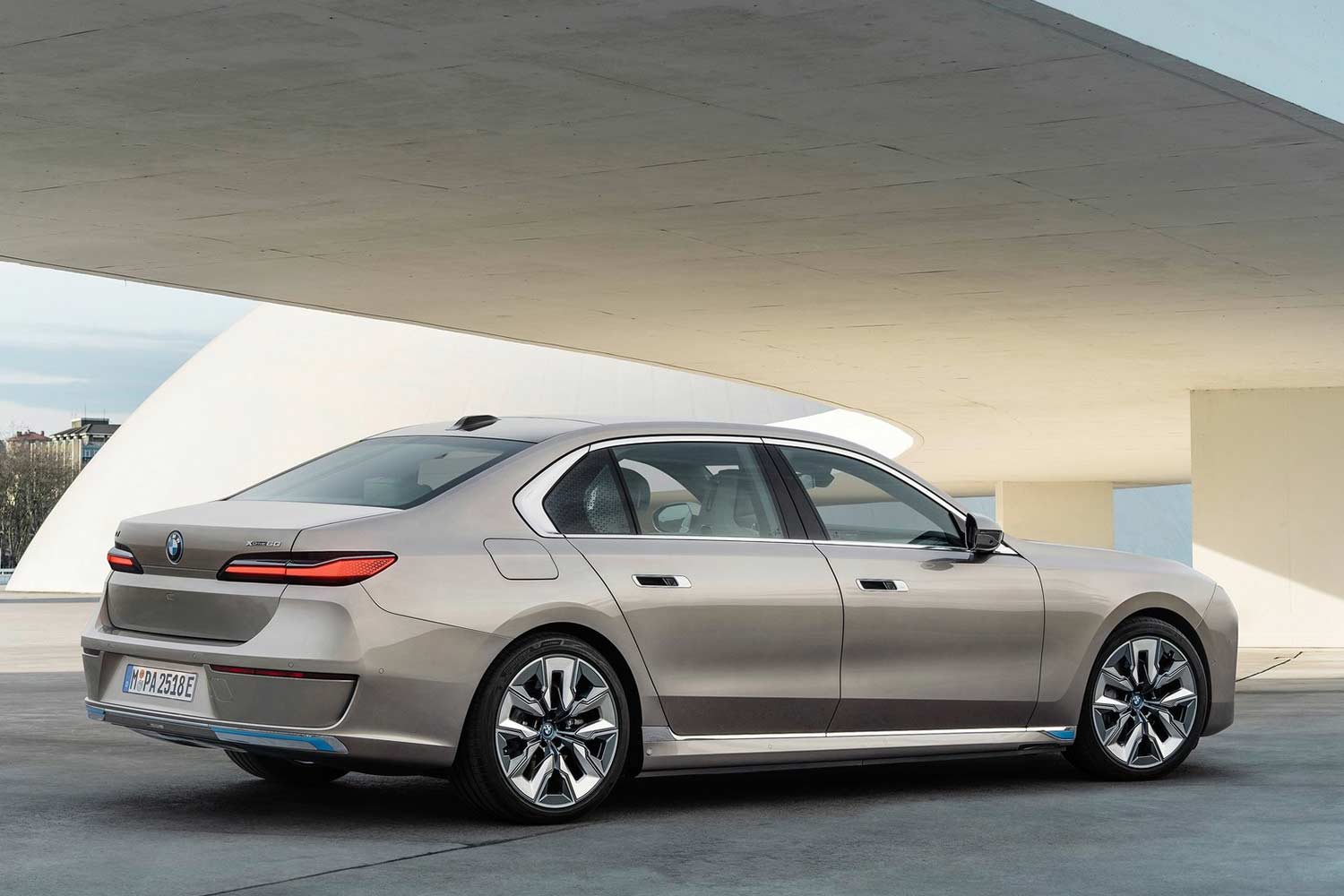 BMW i7 xDrive60 Rear Quarter