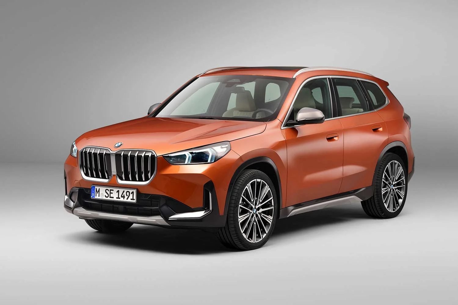 2023 BMW X1 xDrive23e Front Quarter