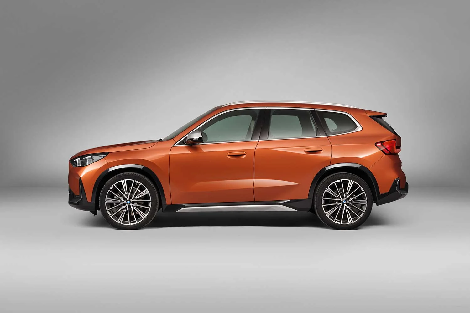2023 BMW X1 xDrive23e Side