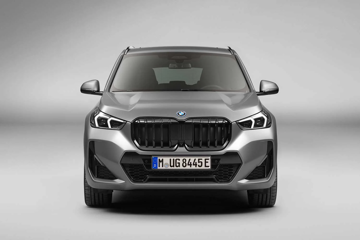 2023 BMW X1 xDrive30e Front