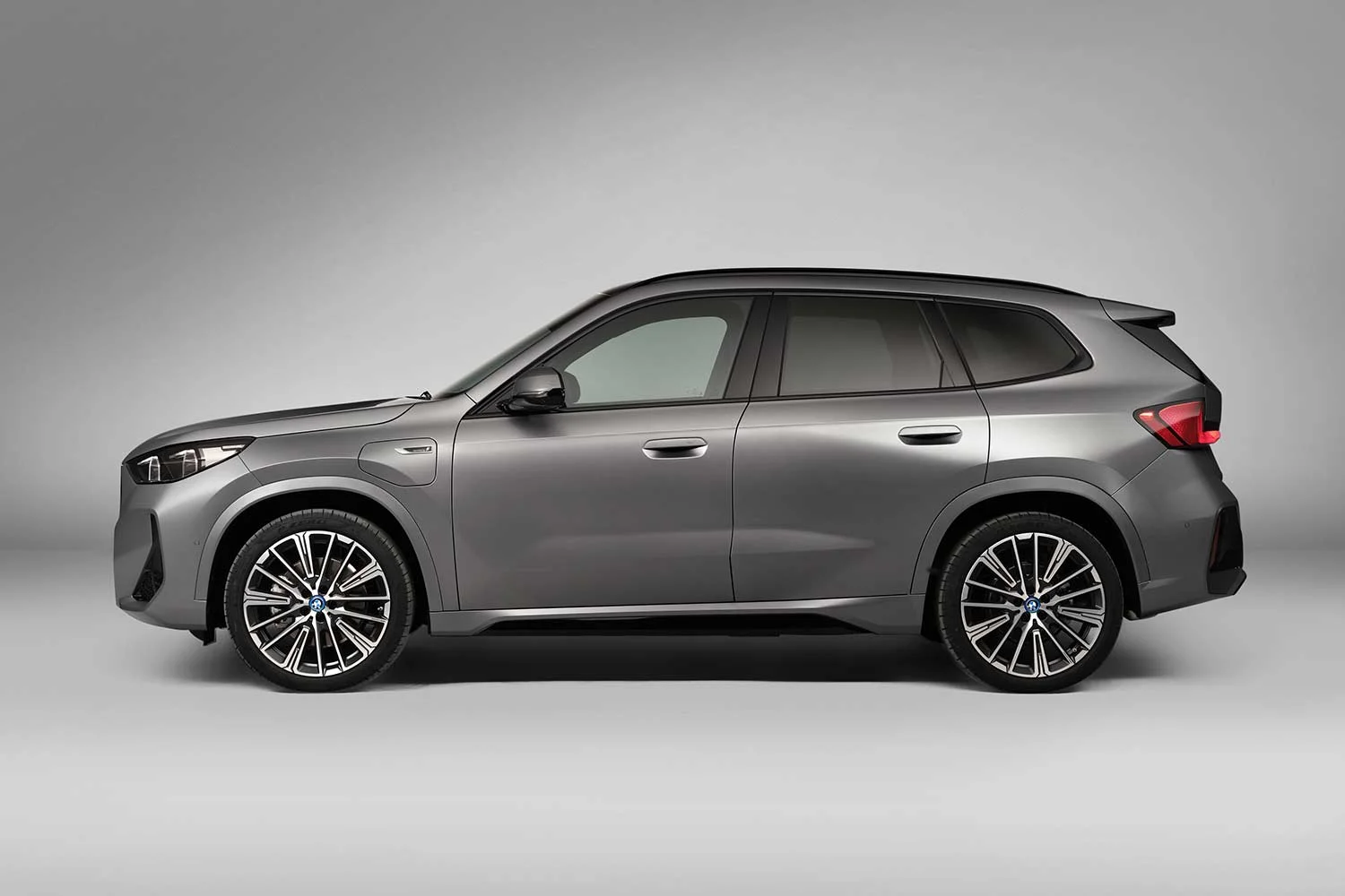 2023 BMW X1 xDrive30e Side