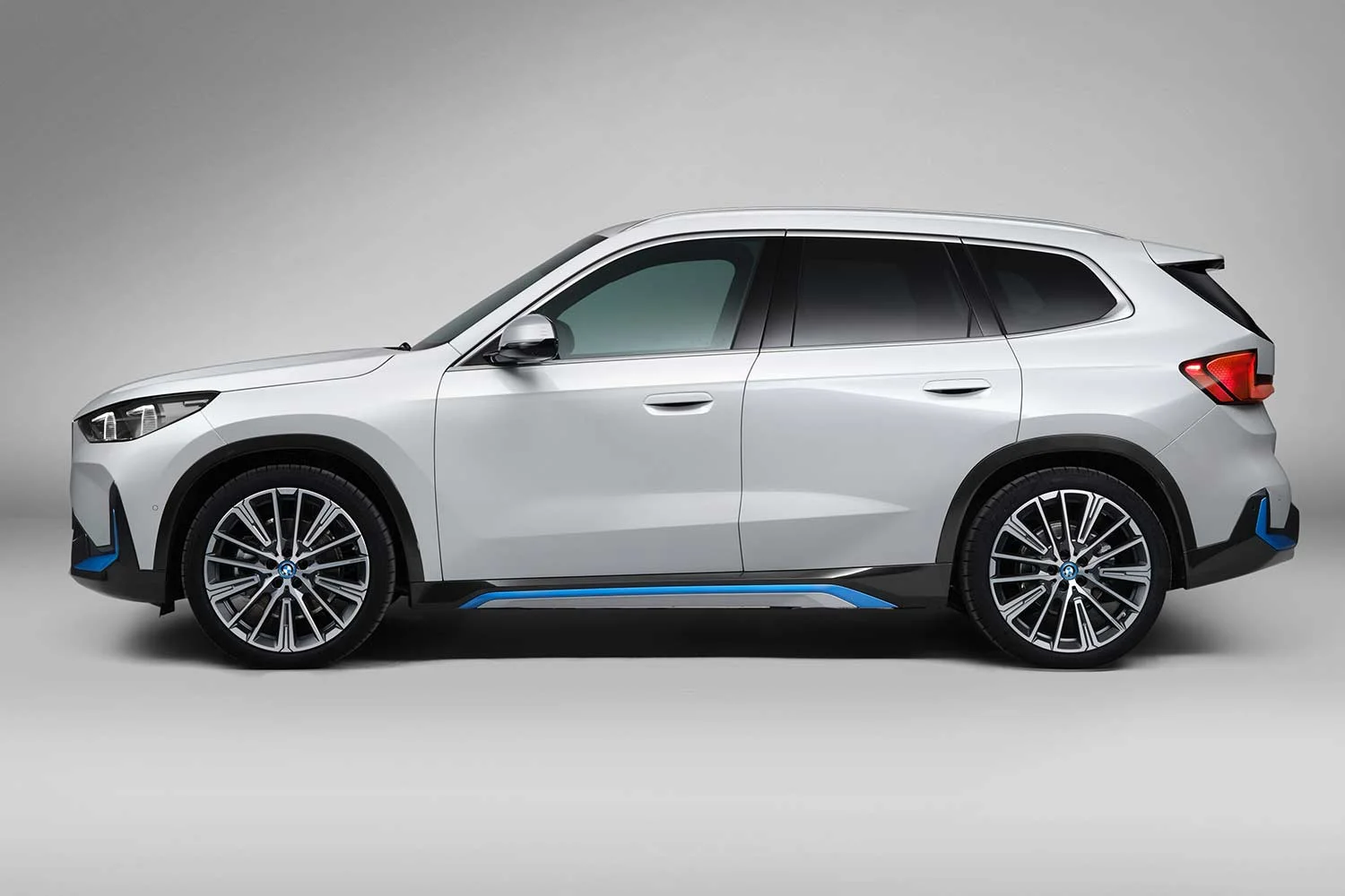 2023 BMW iX1 Side