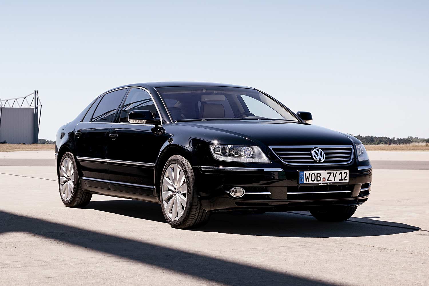 2016 Volkswagen Phaeton W12 Front Quarter Top Speed