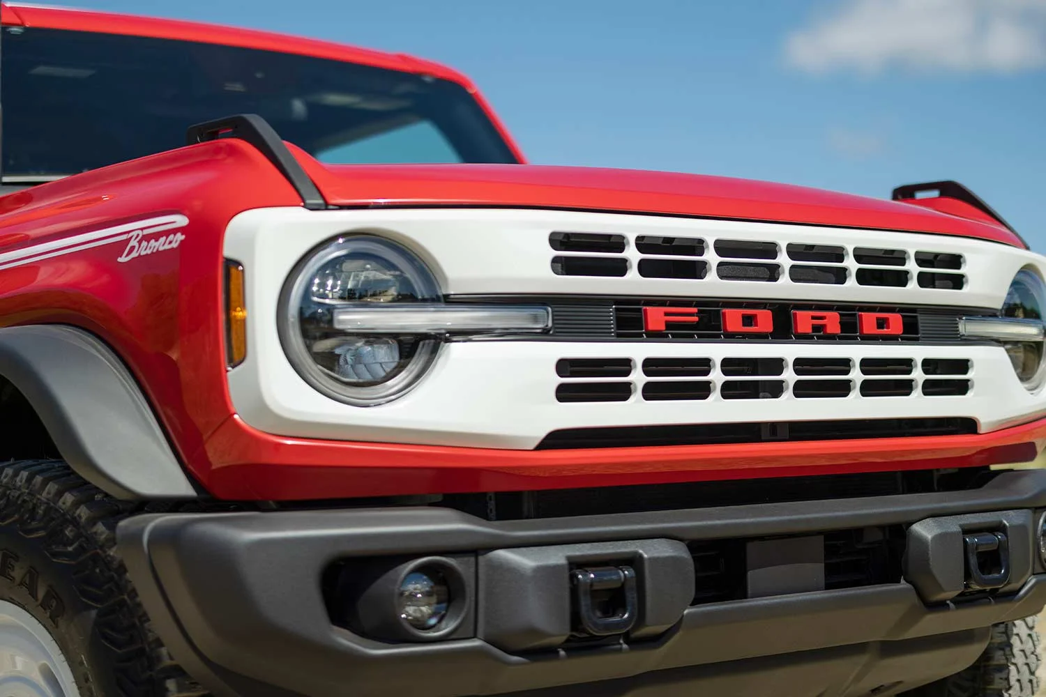 2023 Ford Bronco Heritage Edition Two Door Race Red White Grille