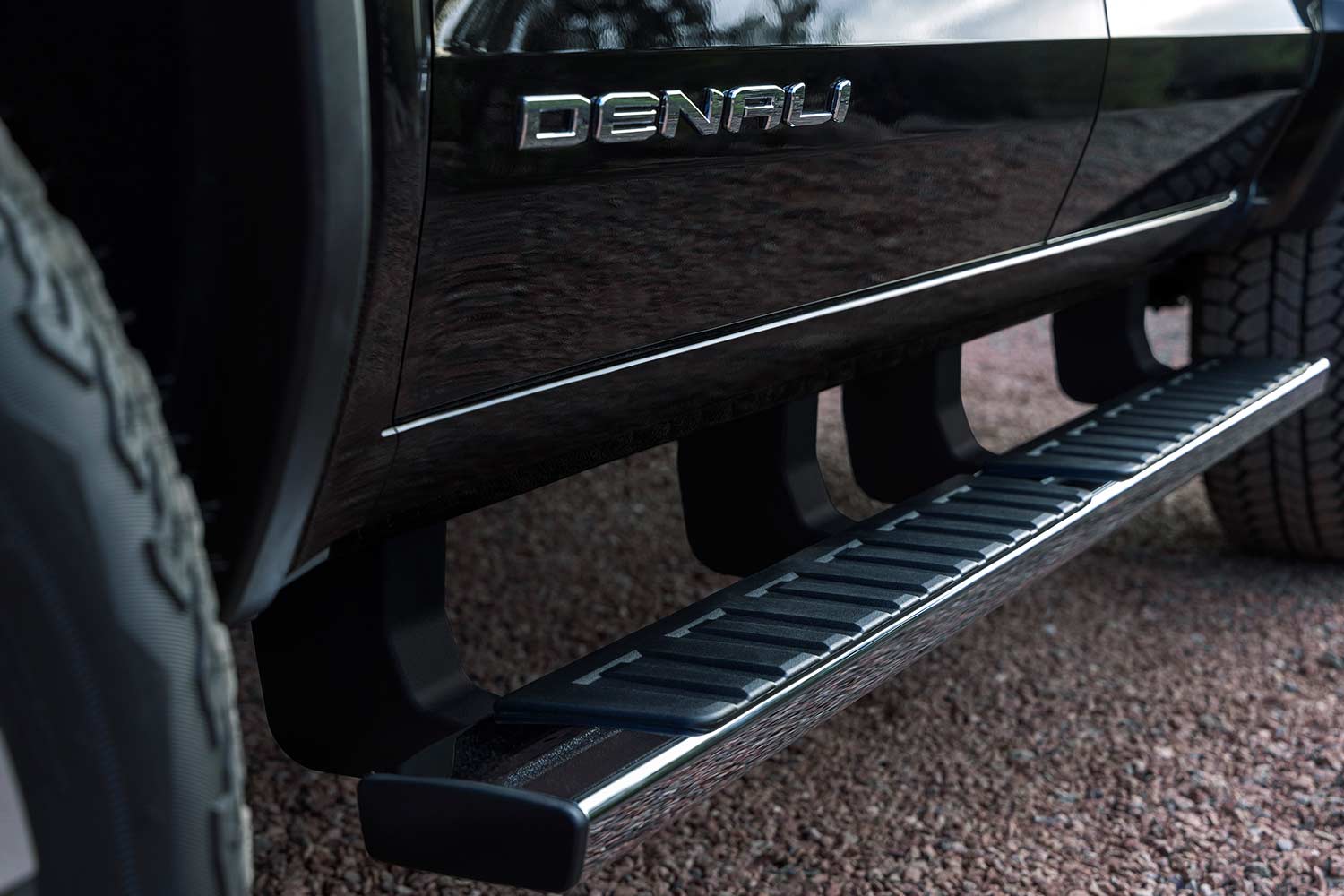 2023 GMC Canyon Denali Side Step