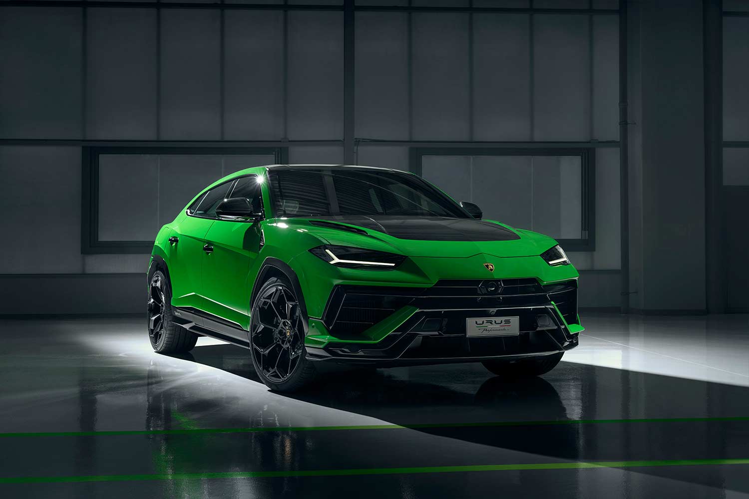 2023 Lamborghini Urus Performante Front Quarter