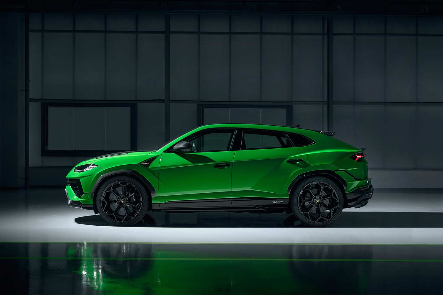 2023 Lamborghini Urus Performante Green Left Side