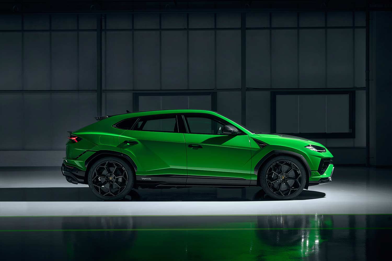 2023 Lamborghini Urus Performante Green Right Side
