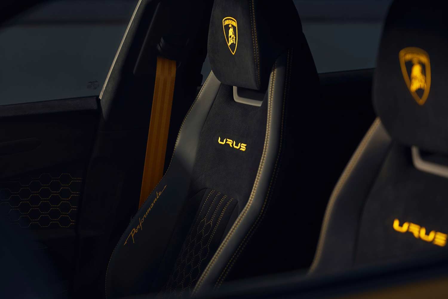 2023 Lamborghini Urus Performante Seats