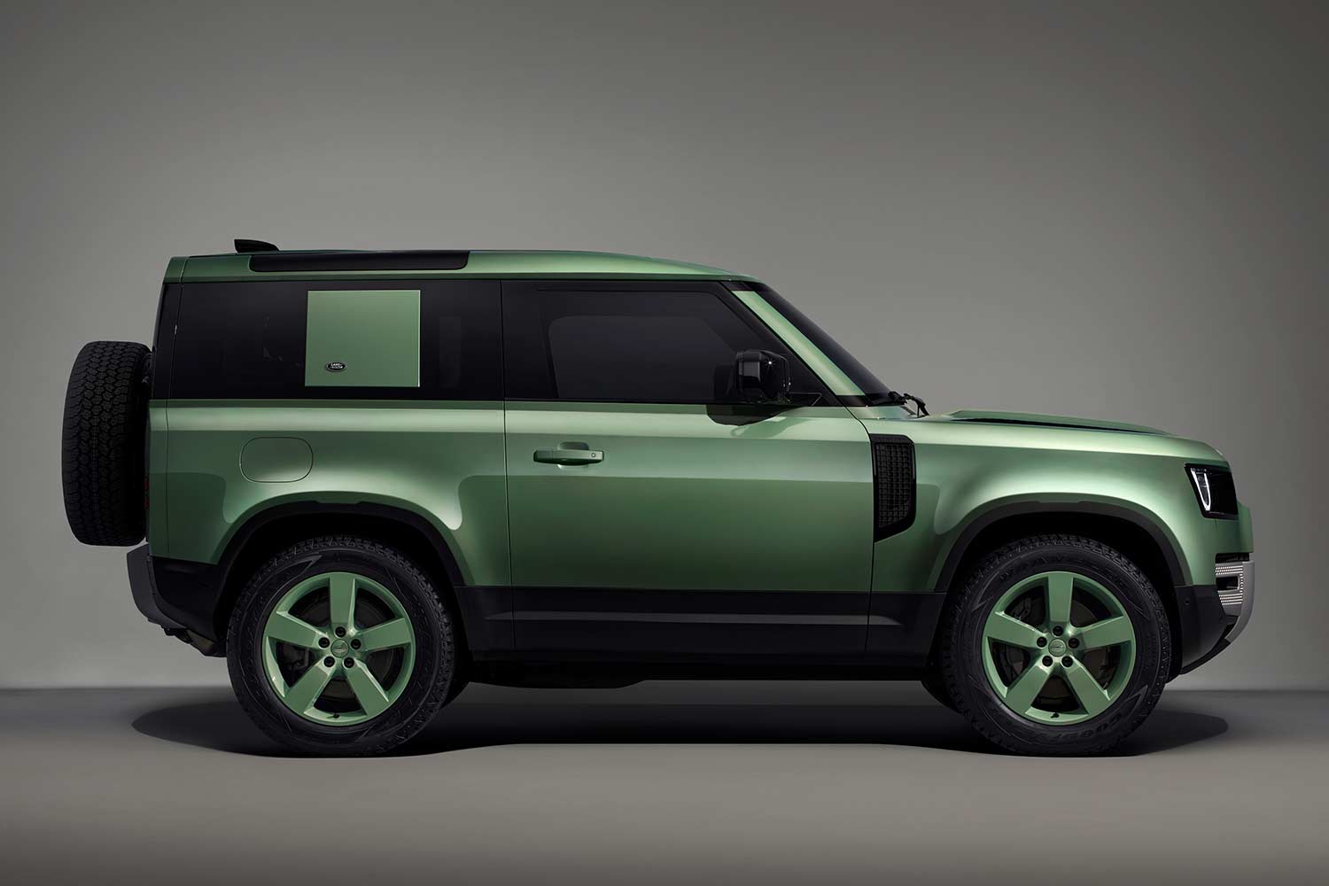 2023 Land Rover Defender 90 75th Limited Edition Side