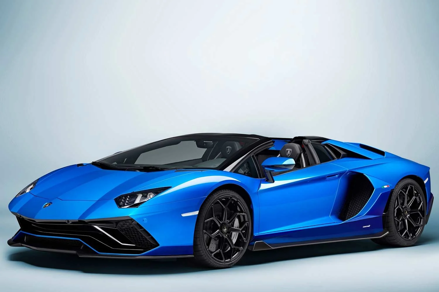 ✨Lamborghini Aventador & Bentley ２台セット bond shop Osaka】Lamborghini Aventador Ultimae Roadster on