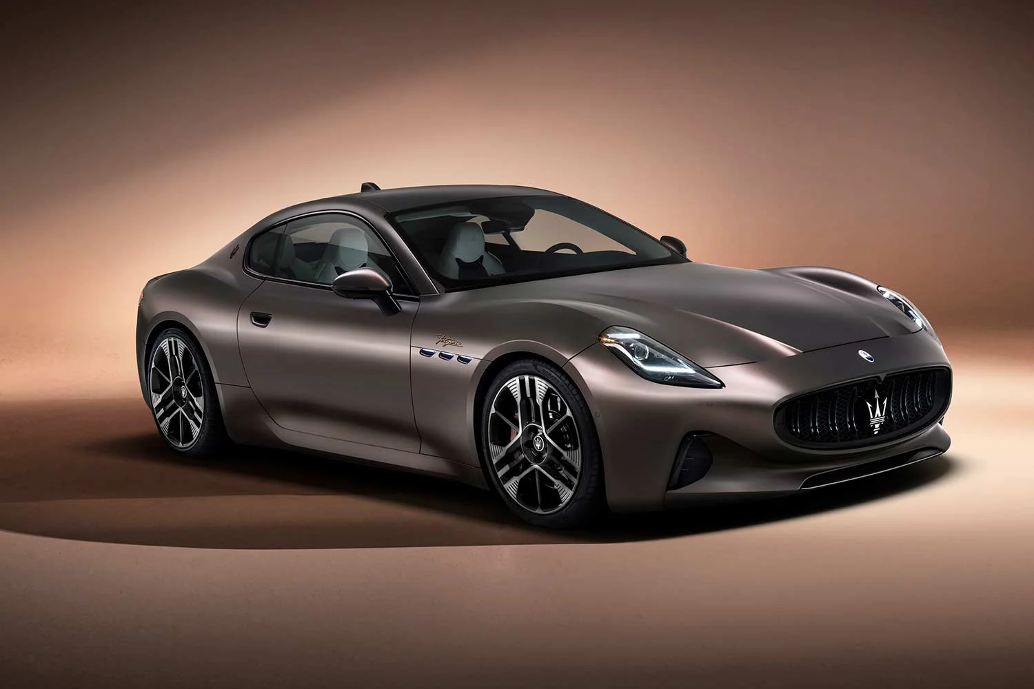 2022 Maserati GranTurismo Folgore Front Quarter