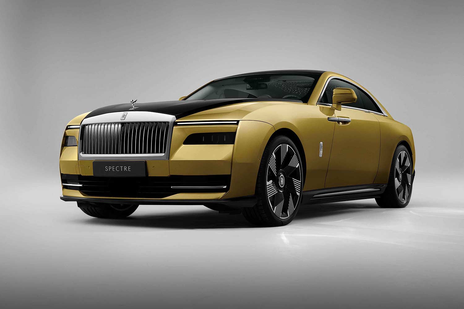 2022 Rolls Royce Spectre Front Quarter