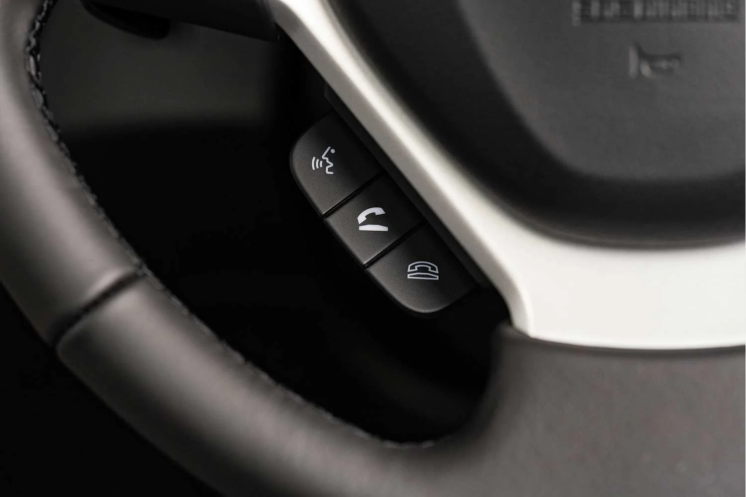2022 Suzuki S Cross Full Hybrid Phone Controls