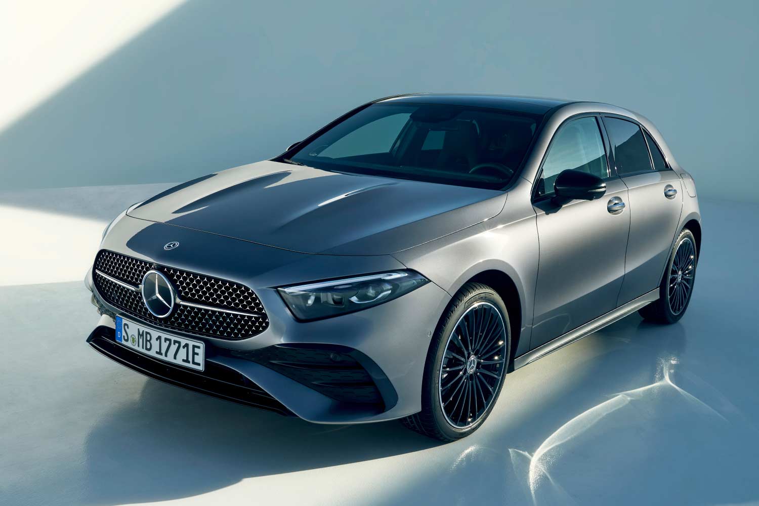 2023 Mercedes Benz A Class A 250 e Front Left Quarter