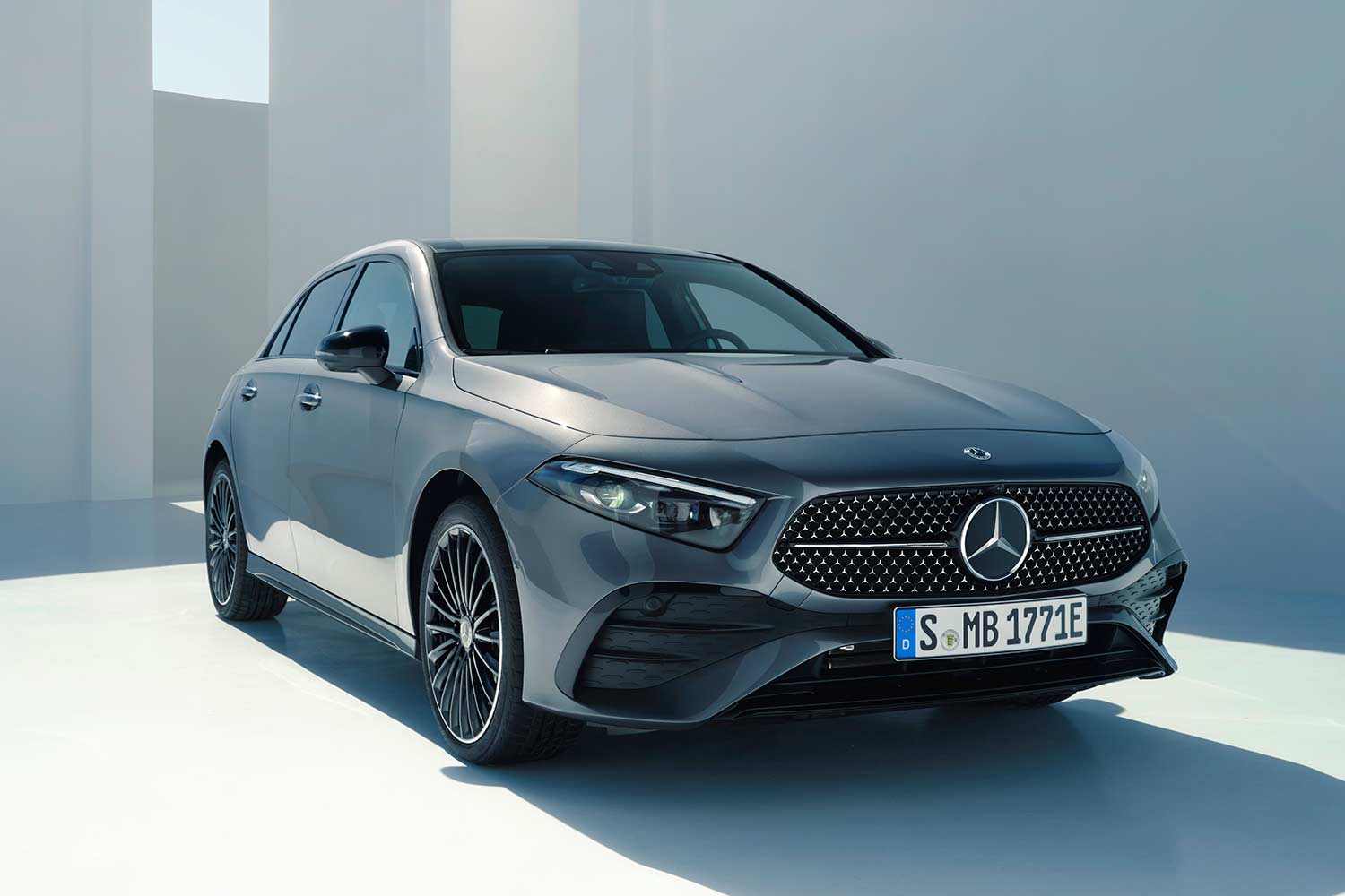 2023 Mercedes Benz A Class A 250 e Front Right Quarter