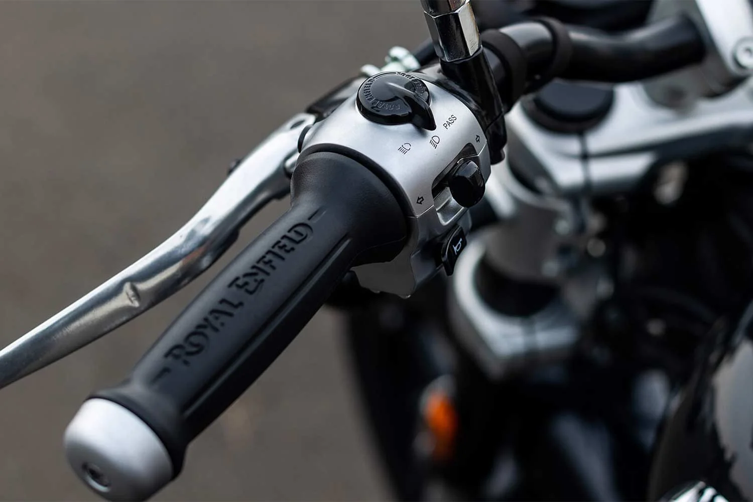2022 Royal Enfield Super Meteor 650 Instrument Cluster Handlebar