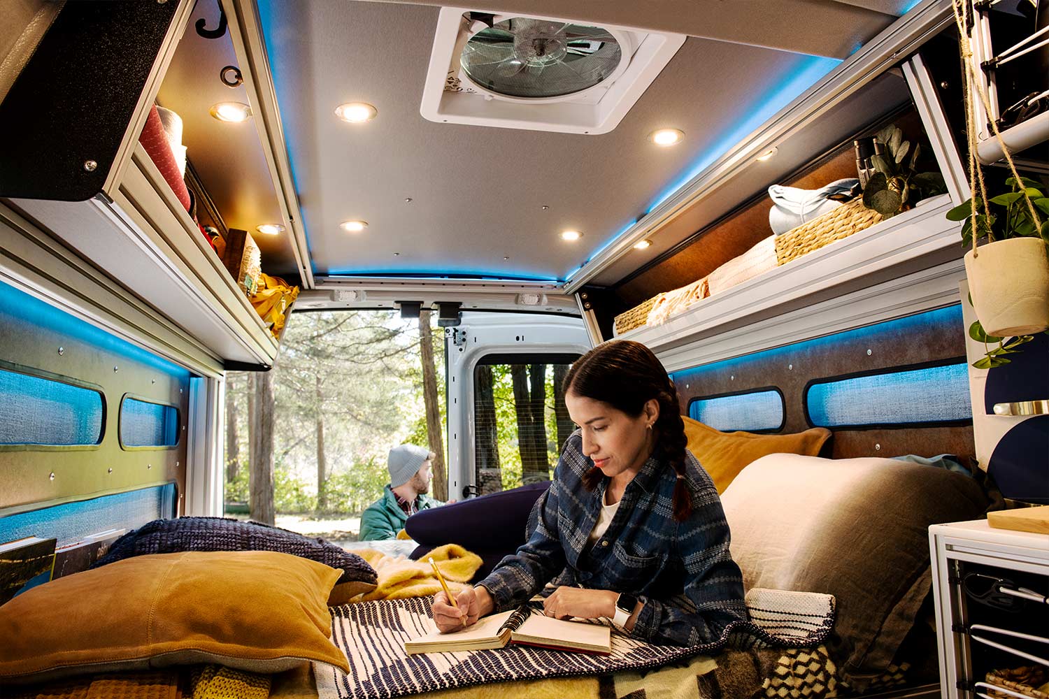 2023 Ford Transit Trail Bed