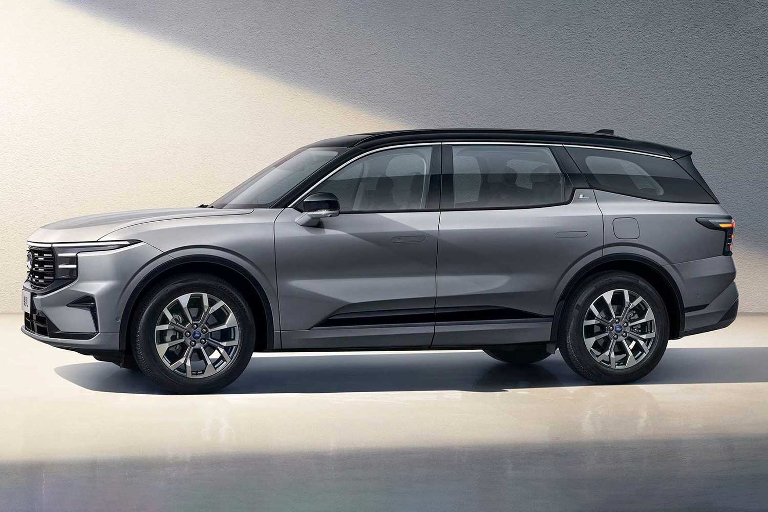 2024 Ford Edge L Front Left Side