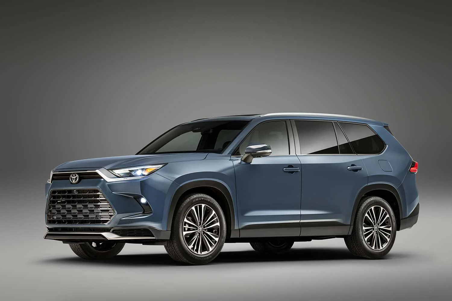 2024 Toyota Grand Highlander Storm Cloud Front Quarter