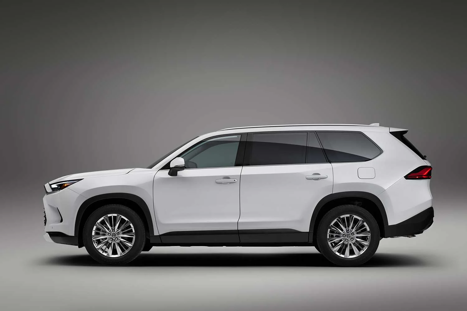 2024 Toyota Grand Highlander Wind Chill Pearl Side