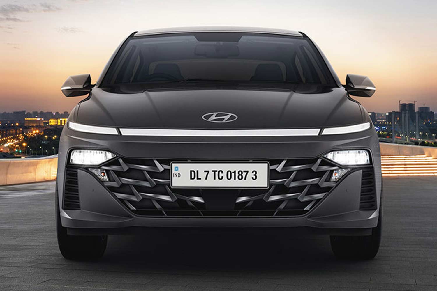 2023 Hyundai Verna Front