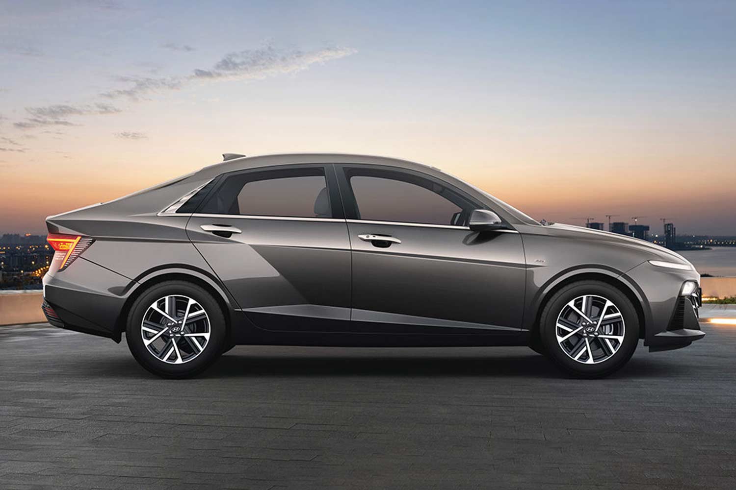 2023 Hyundai Verna Side
