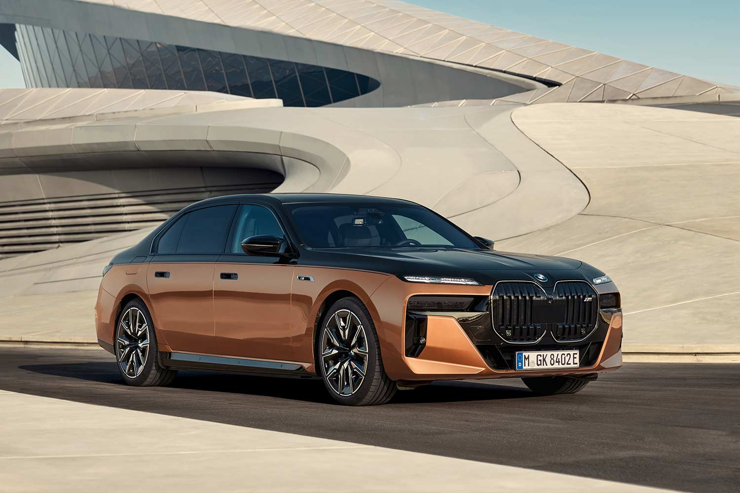 2024 BMW i7 M70 xDrive Front Quarter