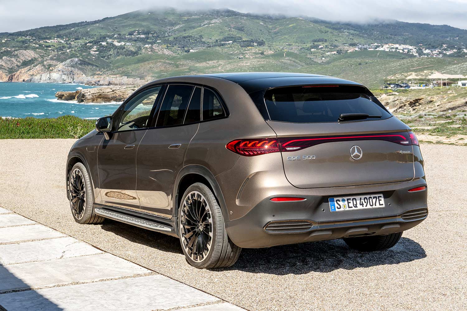 2024 Mercedes Benz EQE 500 SUV Rear Quarter
