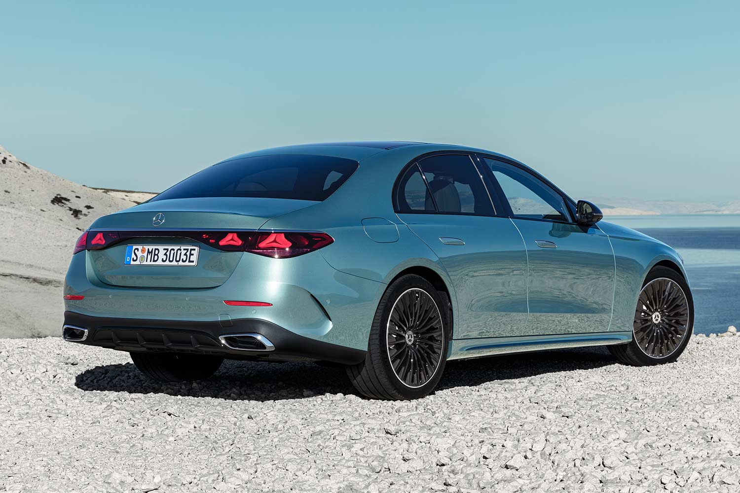 The new 2024 MercedesBenz EClass makes world debut AUTOBICS
