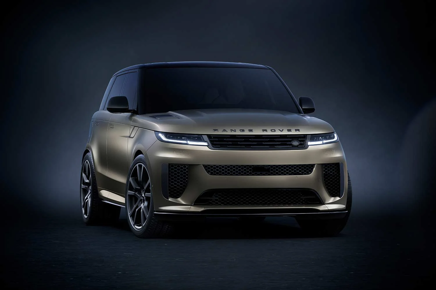 2024 Range Rover Sport SV; most powerful and dynamic Range Rover Sport ever 2024 Range Rover Sport SV Front Quarter