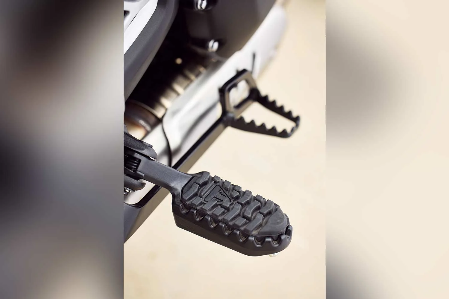 2024 Triumph Scrambler 400X Foot Pegs