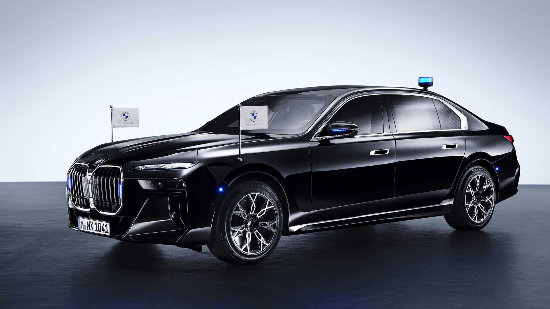 2023 BMW 7 Series Protection Front Quarter