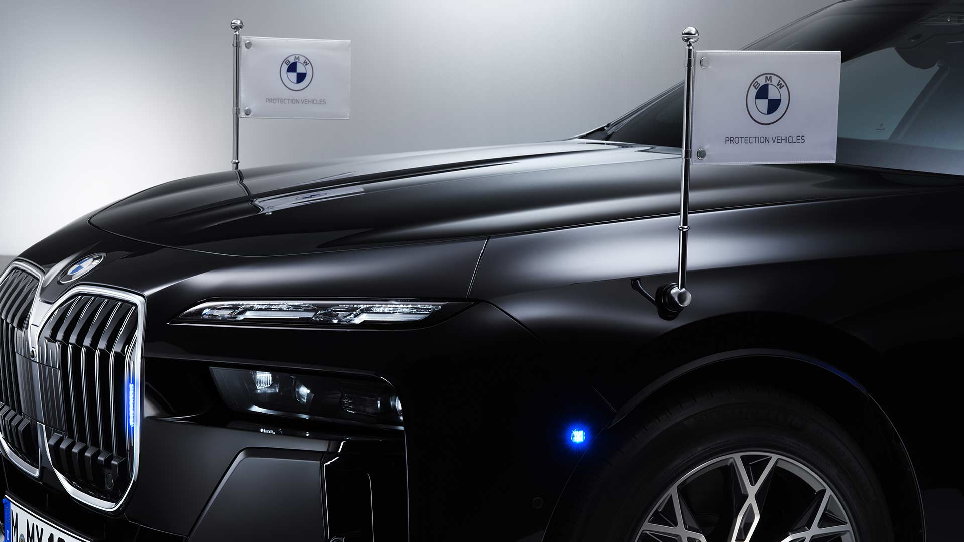 2023 BMW i7 Protection Flag Poles