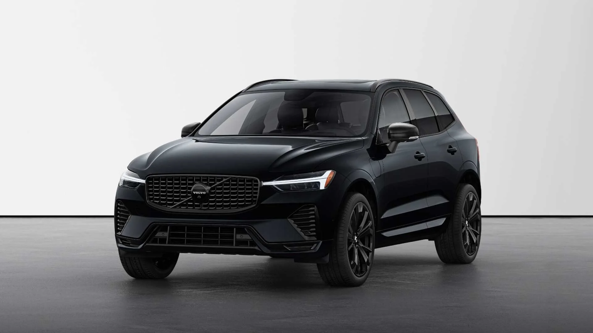 2024 Volvo XC60 Black Edition Front Quarter