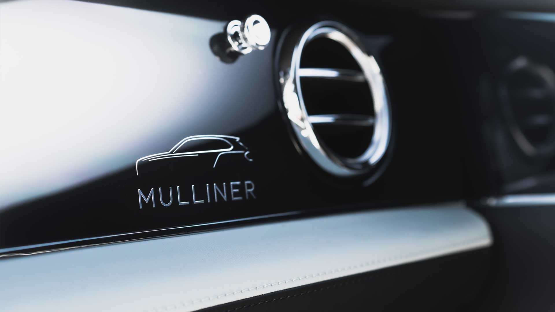 Bentley Bentayga EWB Mulliner Logo