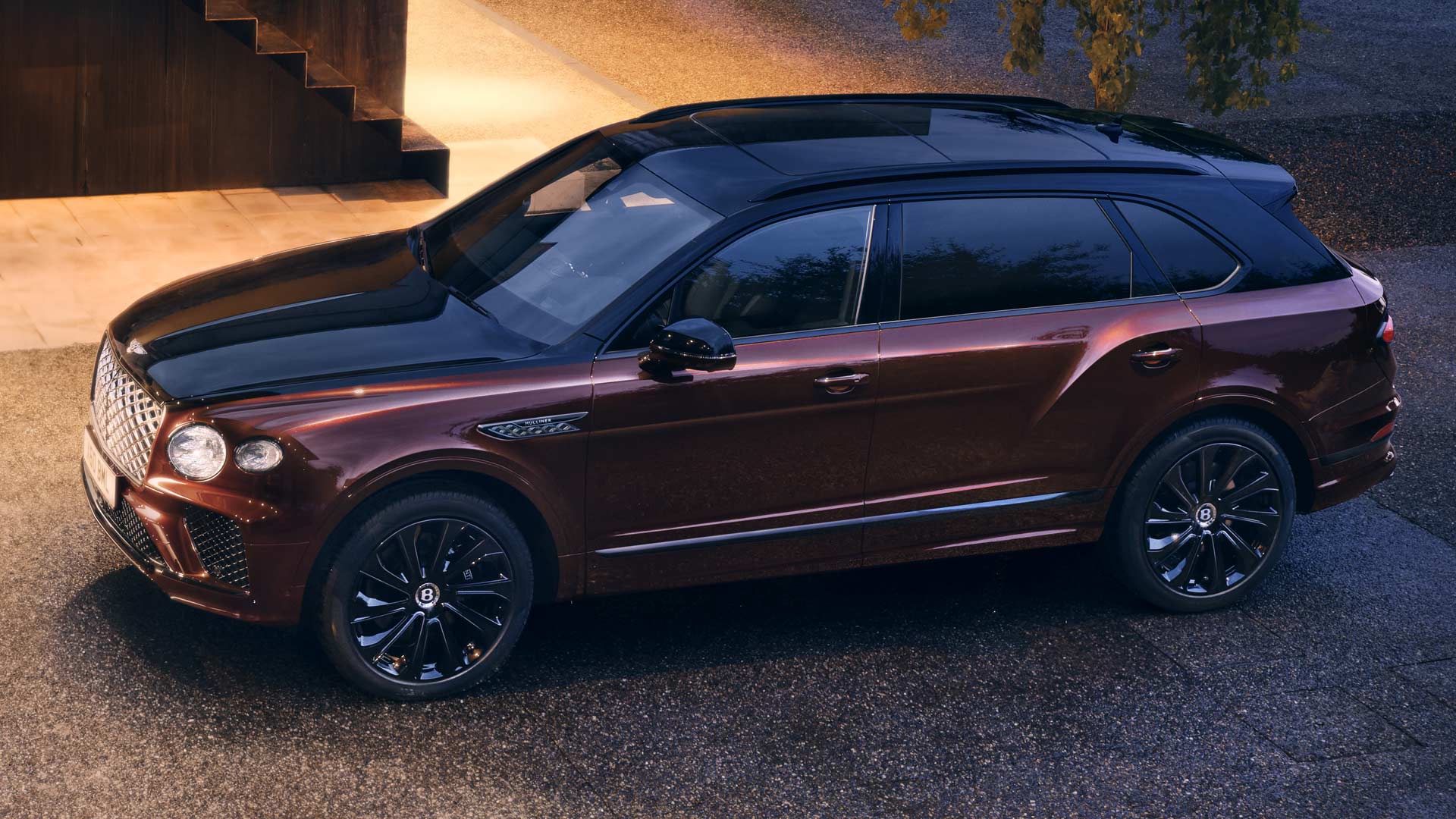 Bentley Bentayga EWB Mulliner Top Front