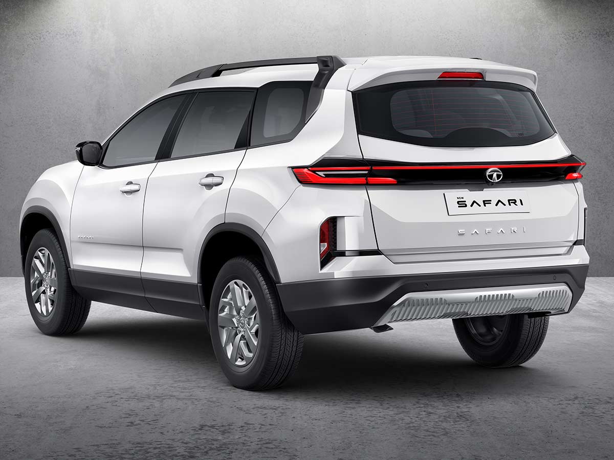 2023 Tata Safari Smart Rear Quarter View