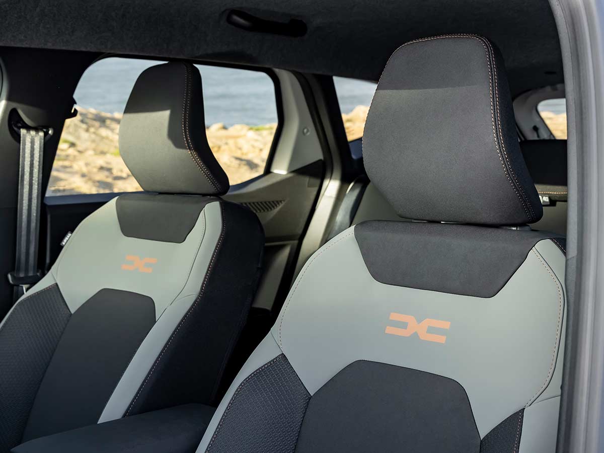 thumbnail image 2 of OliMoto Black Eco Leather Seat Covers For Dacia Duster 2013-2017 – Full Set Waterproof 2 of 4