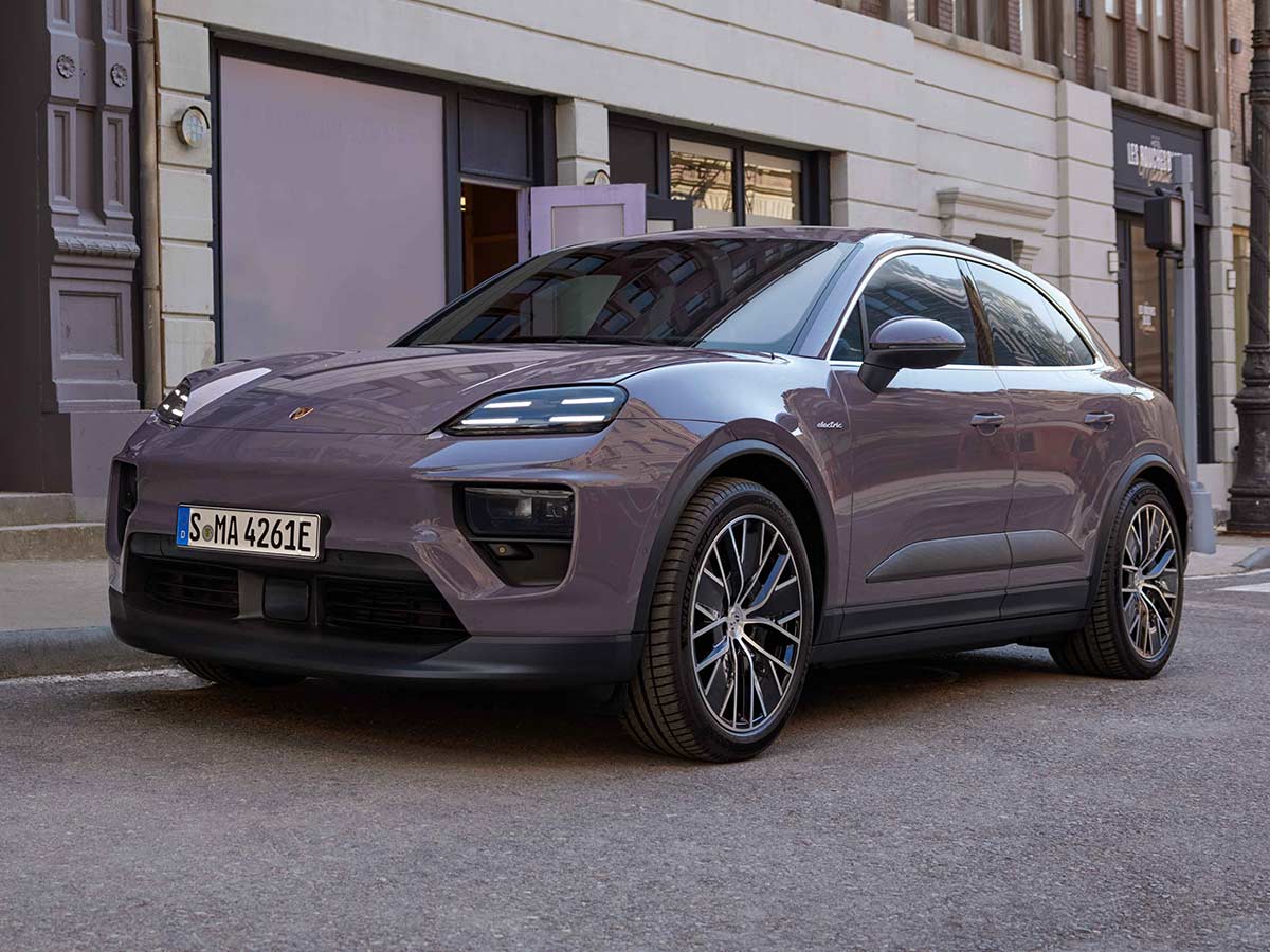 2024 Porsche Macan 4 Front Quarter