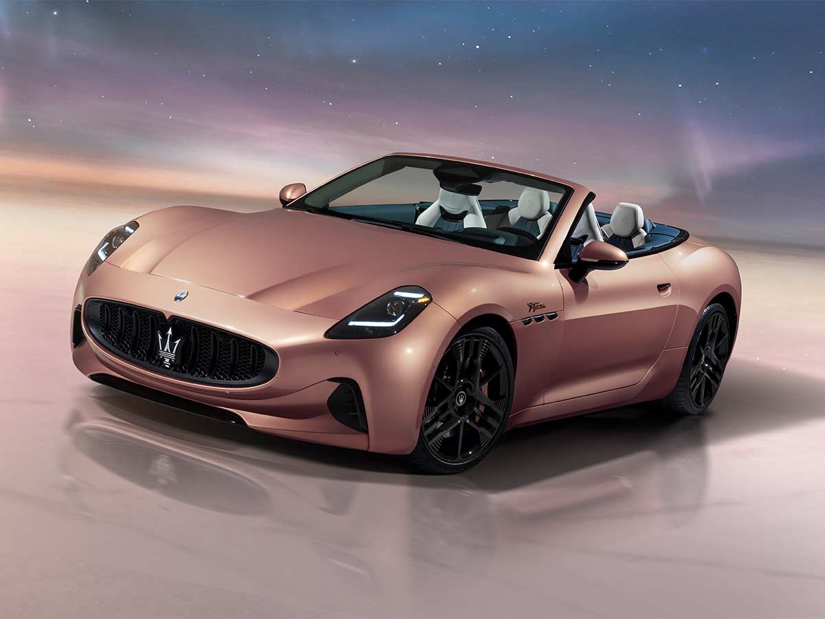 2024 Maserati GranCabrio Folgore Front Quarter