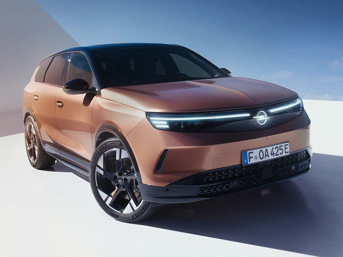 2024 Opel Grandland Electric SUV Front Quarter