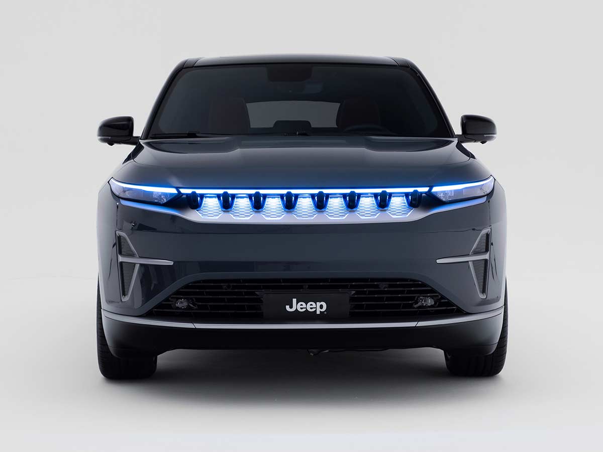 2024 Jeep Wagoneer S Front View