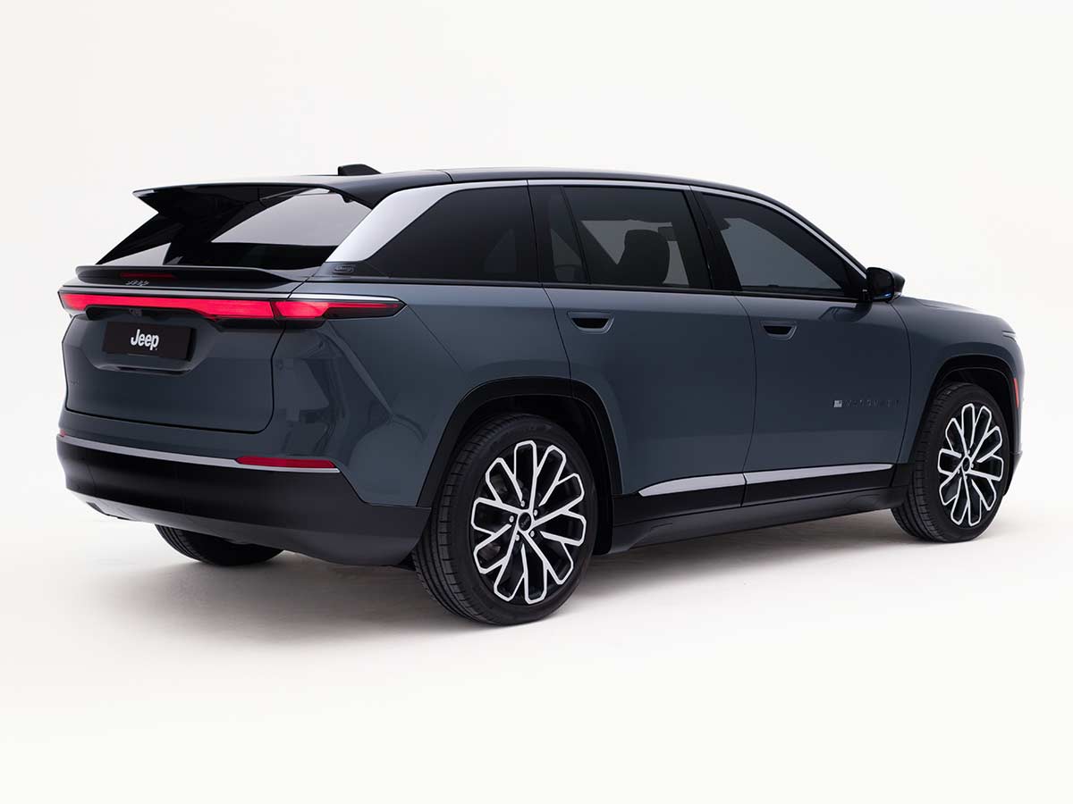 2024 Jeep Wagoneer S Rear Quarter View