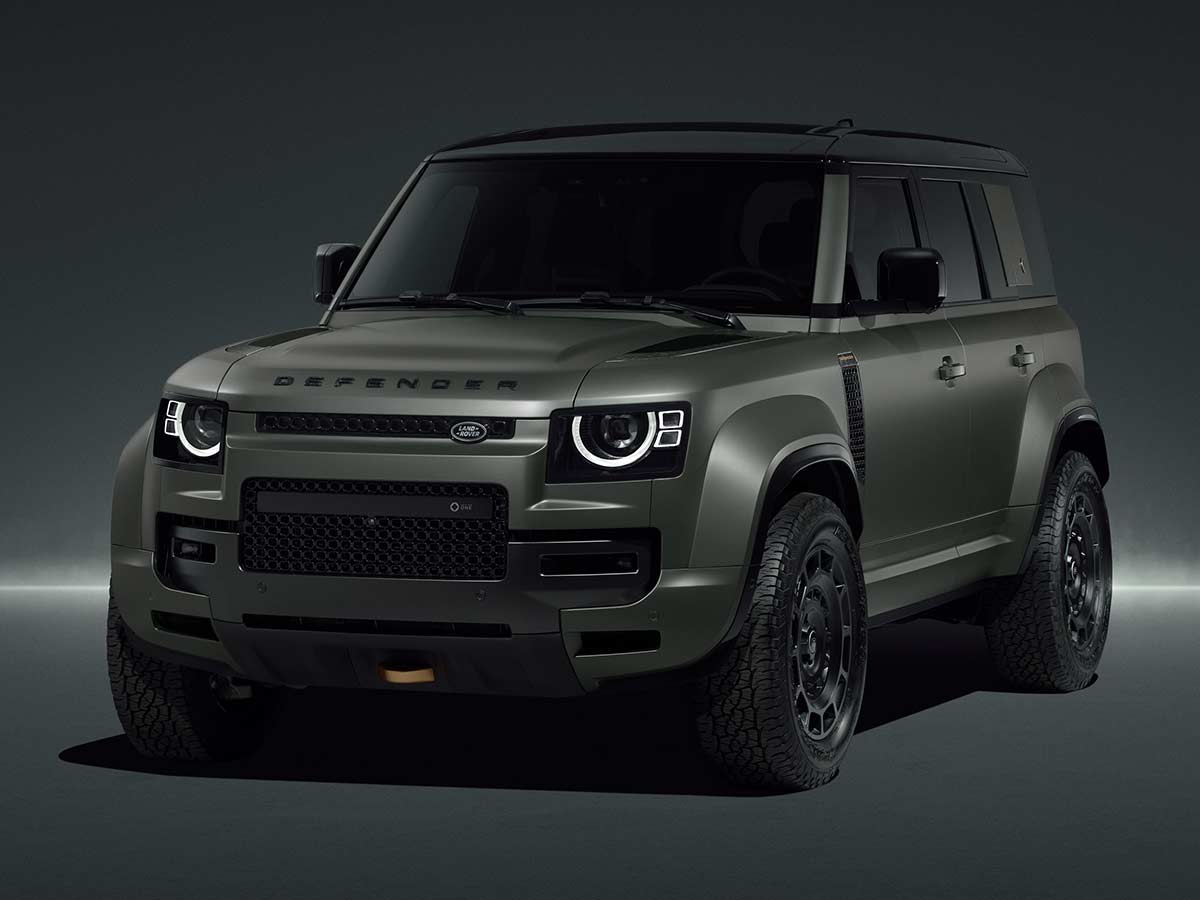 2024 Land Rover Defender Octa Faroe Green Front Quarter
