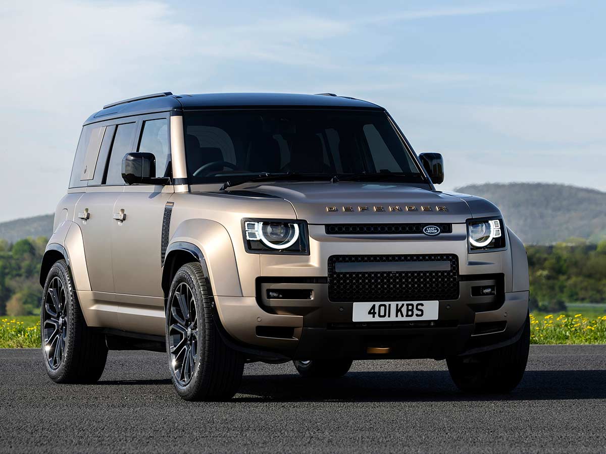 2024 Land Rover Defender Octa Petra Copper Front Quarter